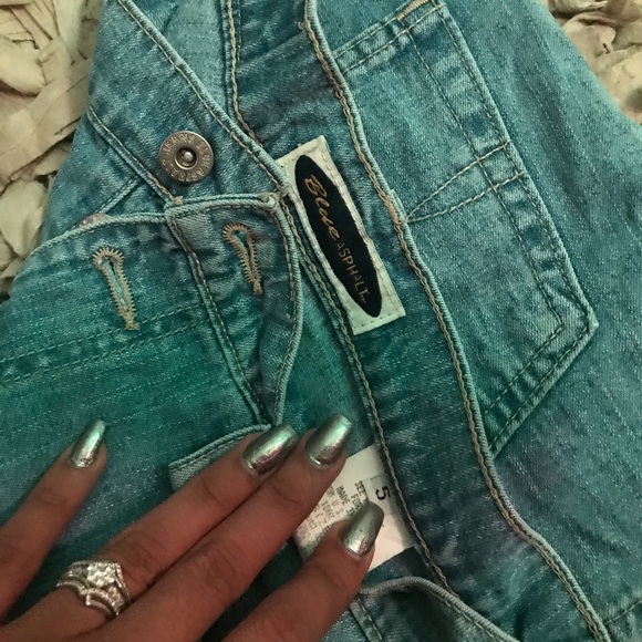 Shorts - Picture 2 of 6